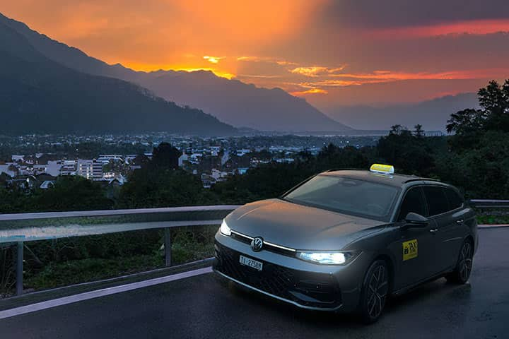 Taxi di notte sul panorama di Locarno